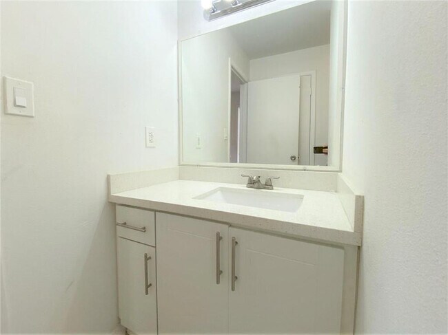 Building Photo - 10440 SW 156th Ct