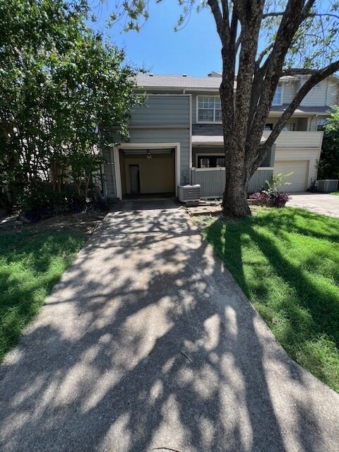 Building Photo - 1 Bedroom townhome w Fireplace & Garage