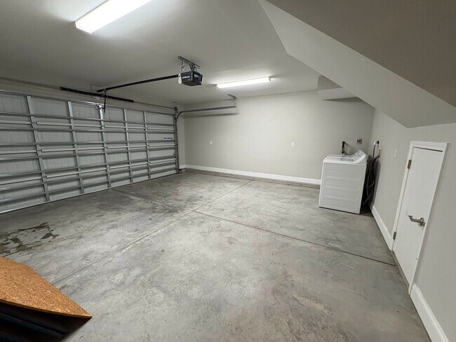 Building Photo - 104 Ringding Dr