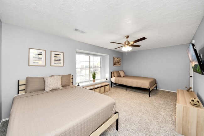 Building Photo - 12711 Laurel Bank Way