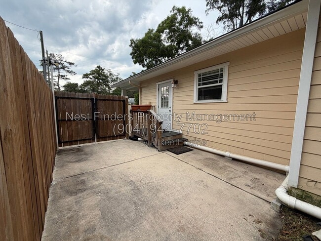 Building Photo - 3886 Walsh St