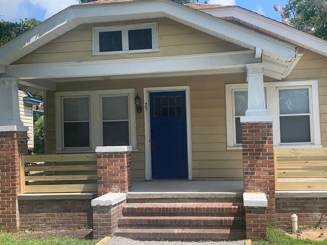 Building Photo - Historic Downtown Wilmington Single Family