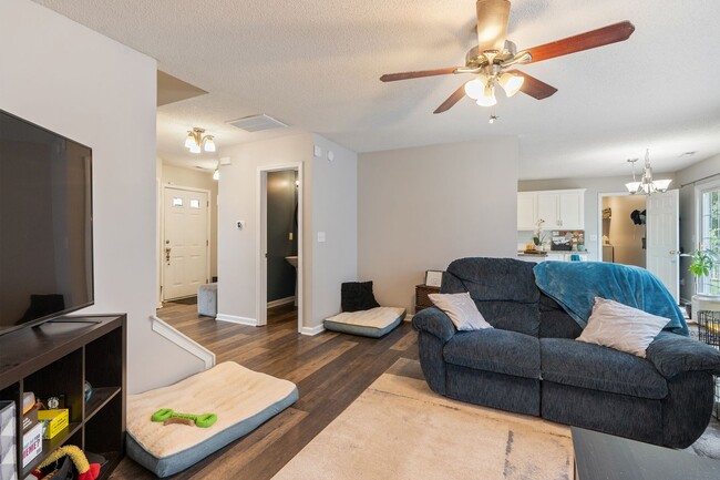 Building Photo - Corner lot 3 bed 2.5 bath with large fenced yard in Grove Park!