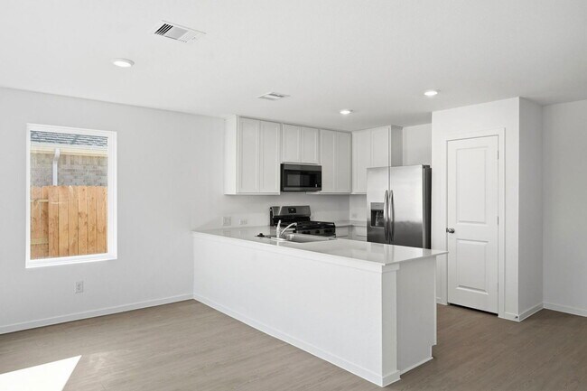 Building Photo - 2821 Cedar Dr