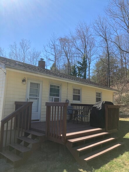 Building Photo - 2533 Wildwood Rd