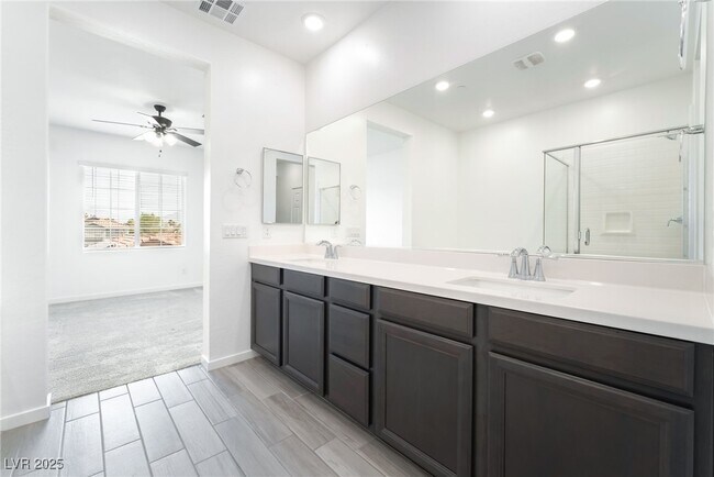 Building Photo - 5730 Sky Pointe Dr