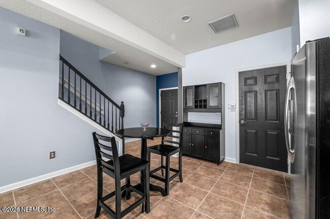 Building Photo - 4265 Highwood Dr