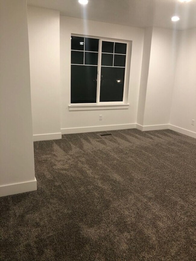 Building Photo - 402 W 100 S