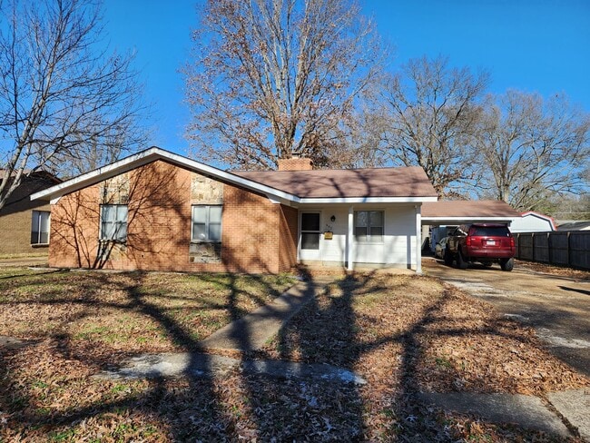 Building Photo - Single family home located in West Memphis