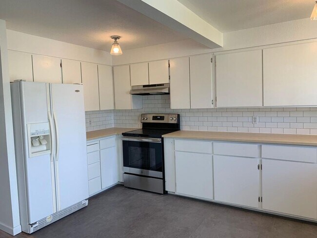 Building Photo - 2115