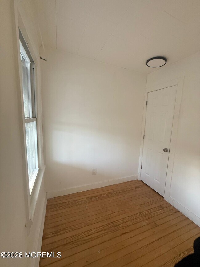 Building Photo - 1327 10th Ave