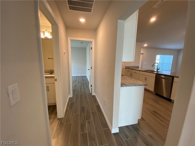 Building Photo - 2513 NW 14th Pl