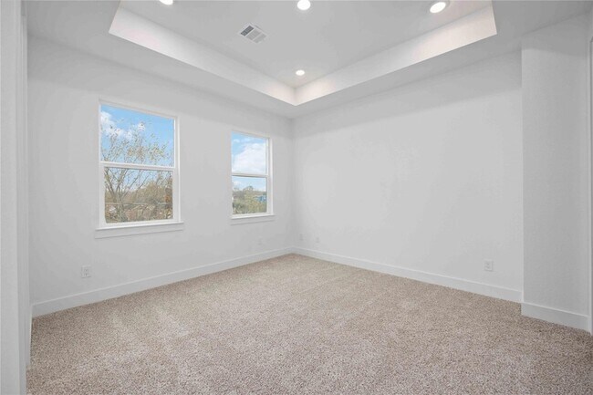 Building Photo - 5322 Rue