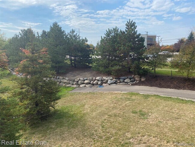Building Photo - 39206 Silverthorne Bend