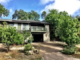 Building Photo - 2608 Carnarvon Ln