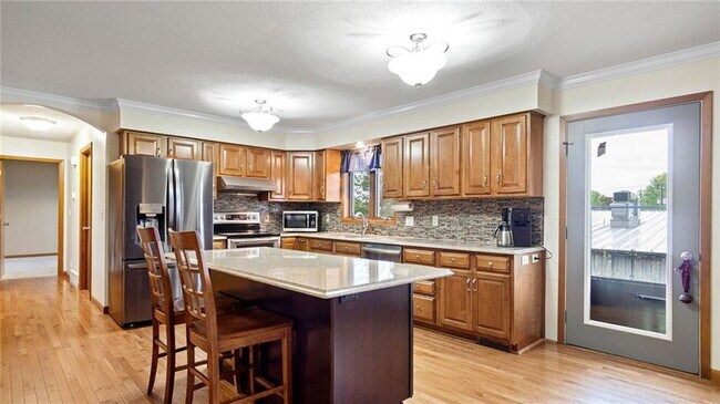 Building Photo - Spacious 4-Bedroom Home with Fenced Yard, ...