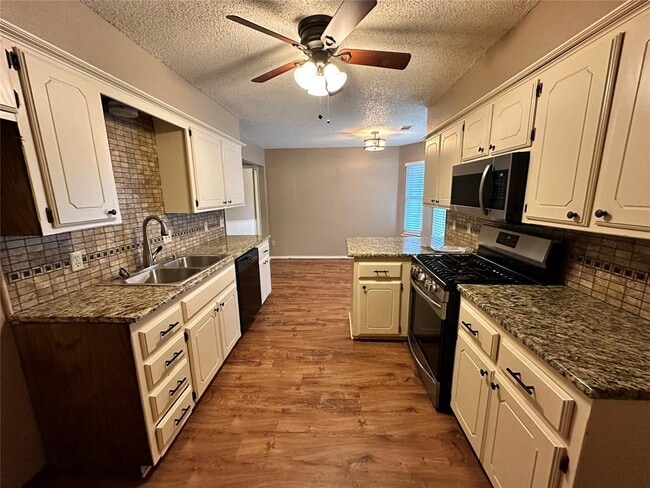 Building Photo - 2221 NE 8th St