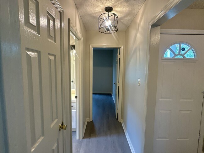 Building Photo - 334 Sawgrass Dr