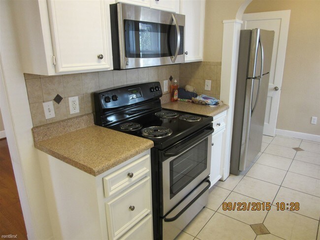 Building Photo - 1 br, 1 bath Duplex - 2715 Cleburne St Apt...