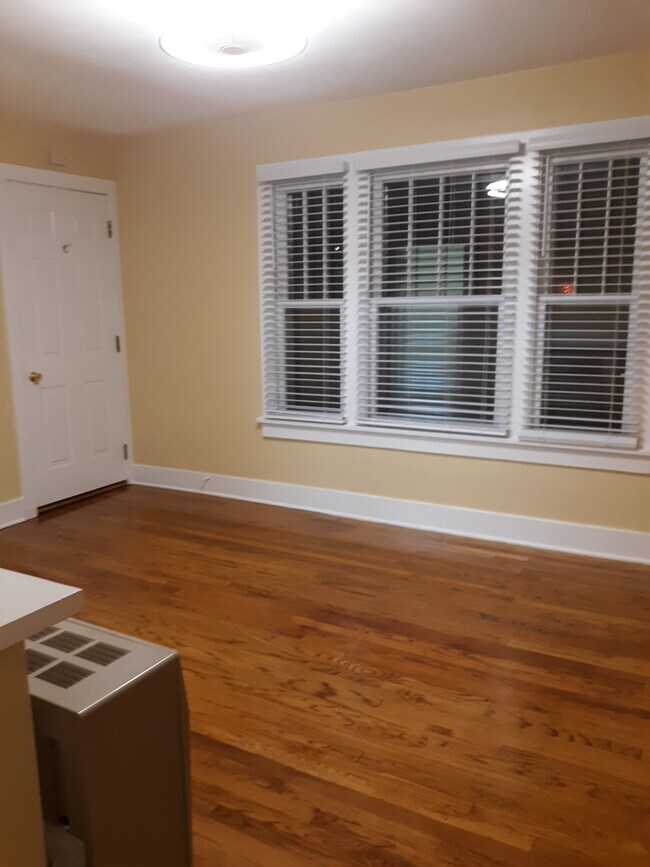 Building Photo - 520 W Addie St