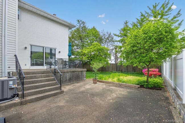 Building Photo - 68 Graywood Rd