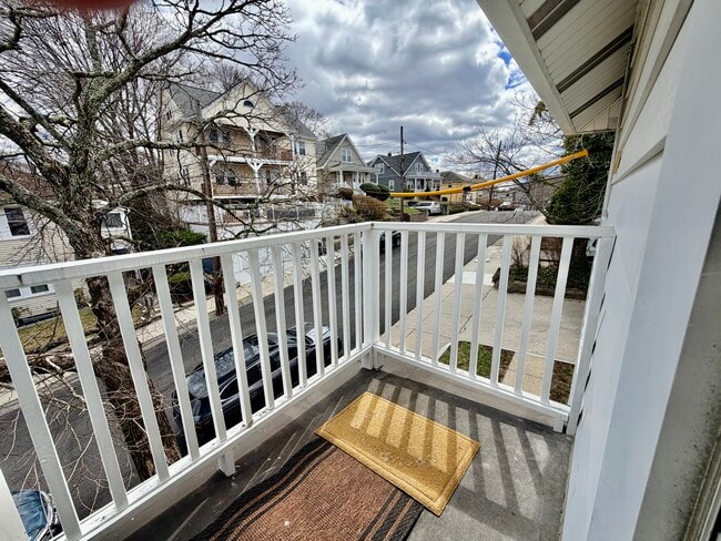 Building Photo - 740 Belmont St