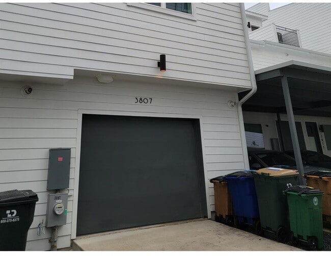 Building Photo - 3807 Threadgill St