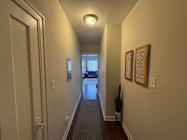 Building Photo - 1359 W Touhy Ave