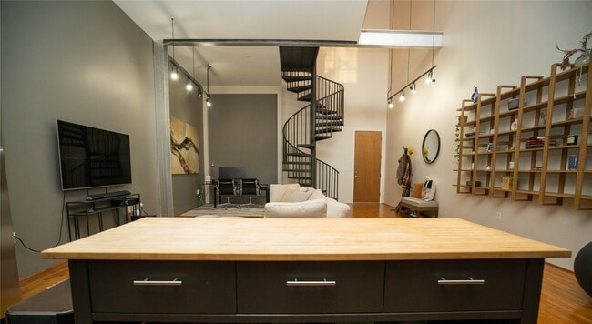 Building Photo - 1312 Live Oak St