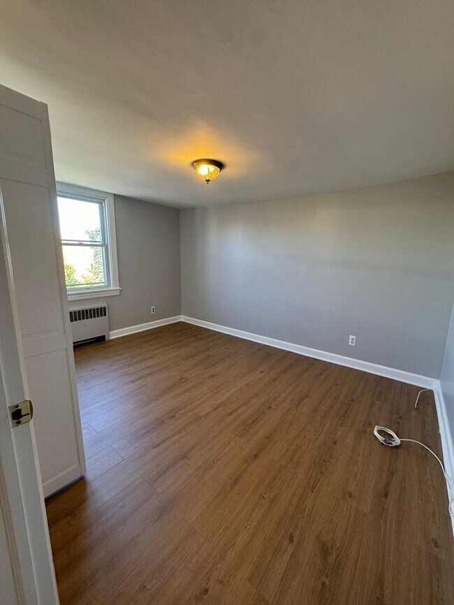 Building Photo - 177 Huber St