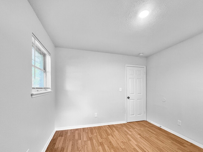 Building Photo - 4325 Prairie Ln