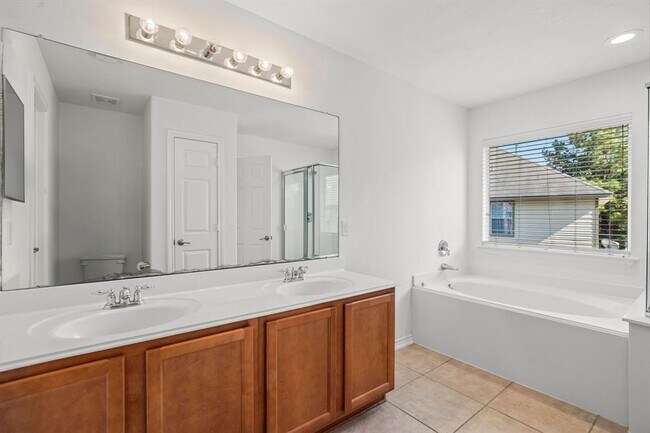 Building Photo - 35 Wickerdale Pl