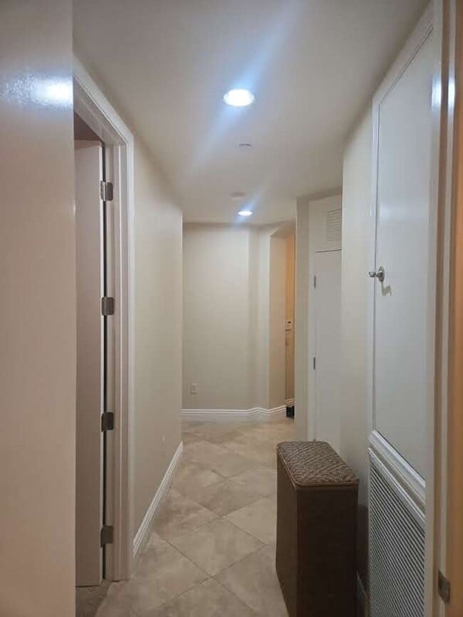 Building Photo - An Amazing Furnished 3 Bedroom Condo at La...