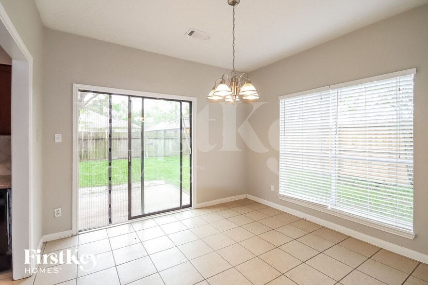 Building Photo - 10622 Lofty Pines Dr