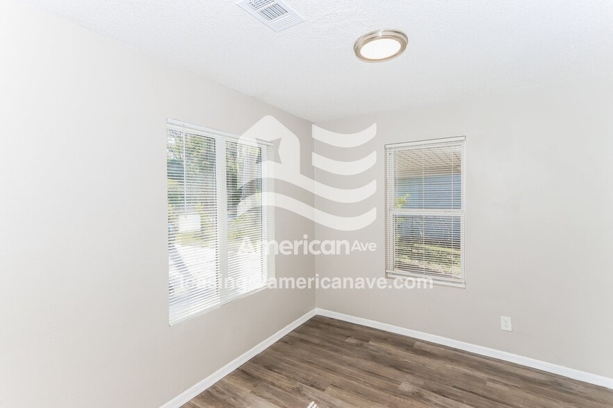 Building Photo - 245 Ward St