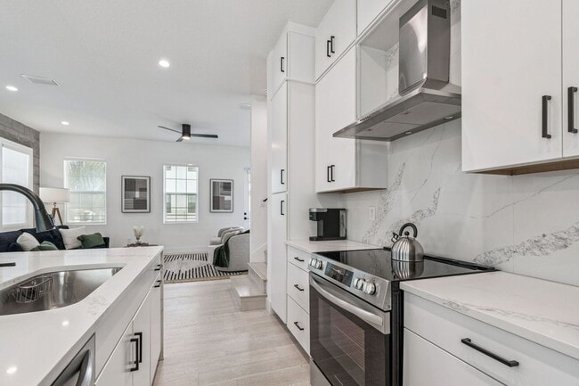 Building Photo - Modern Townhome For Lease in downtown St Pete and Warehouse Arts District