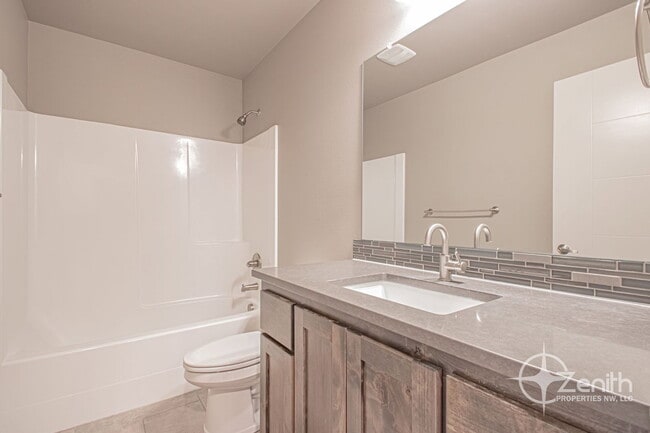 Building Photo - 12323 NE 116th Way