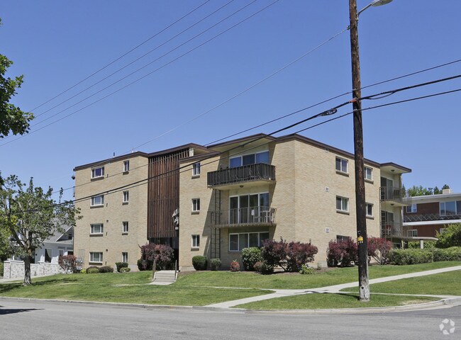 Building Photo - DeVille Cliff
