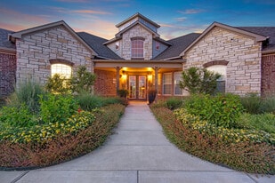 Building Photo - Creekside South