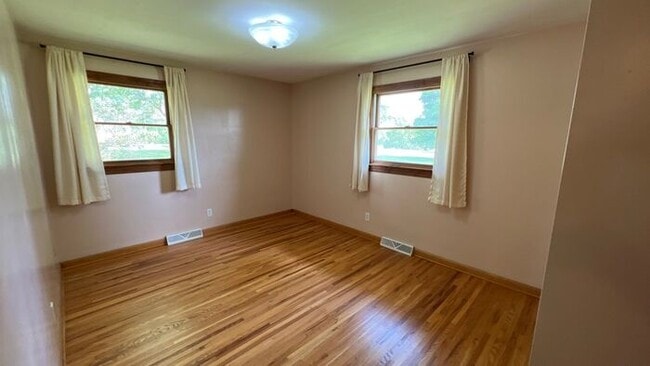 Building Photo - Westerville Ranch overlooking Hoover