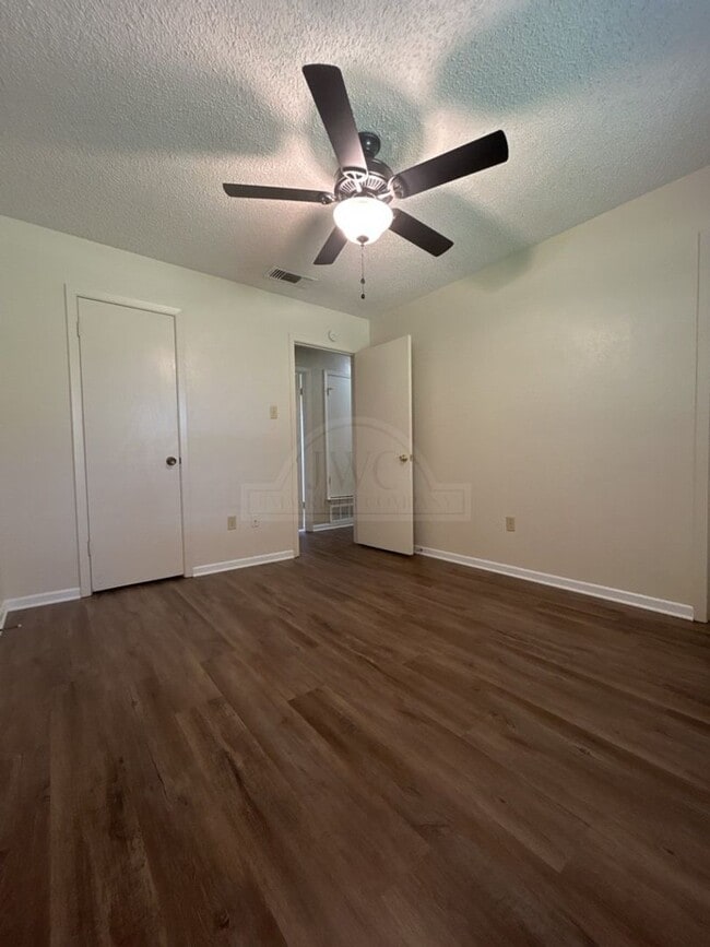 Building Photo - 607 Spoke Dr