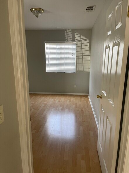 Building Photo - 1785 N Oxford Ave