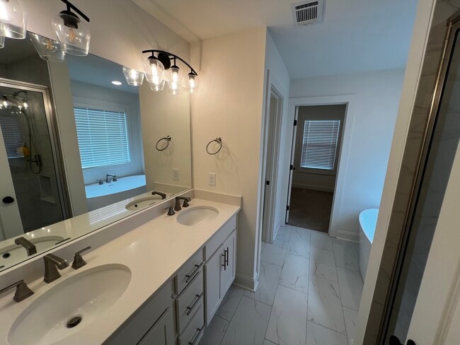 Building Photo - 129 Stewarts Lndg Dr