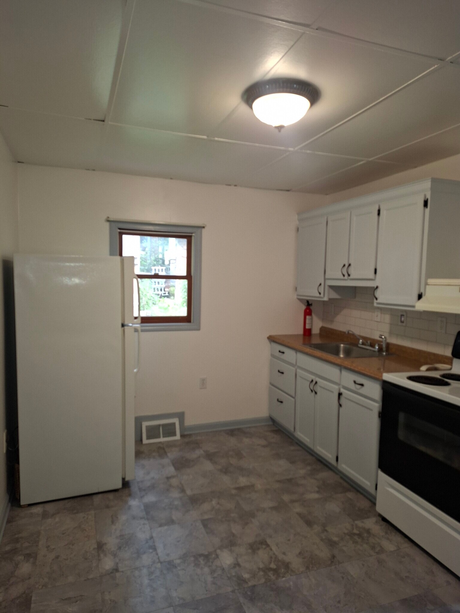 Building Photo - 11 N Wade Ave
