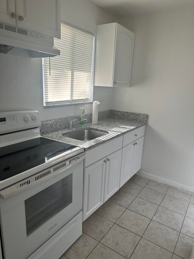 Building Photo - 6054 Forest Hill Blvd