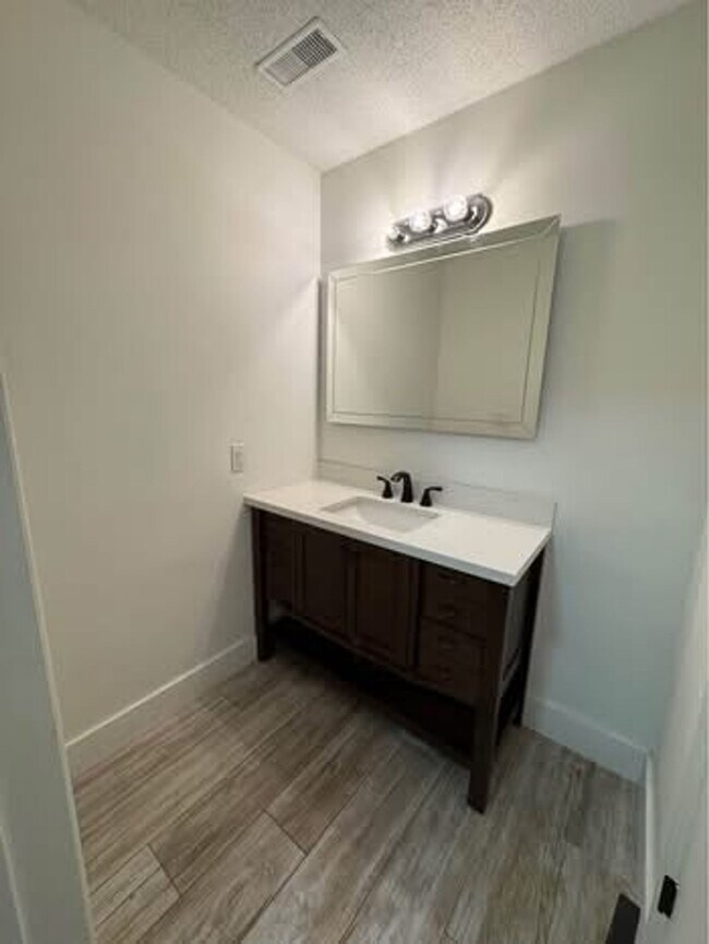 Building Photo - Large One Bedroom Across from the Beach in...