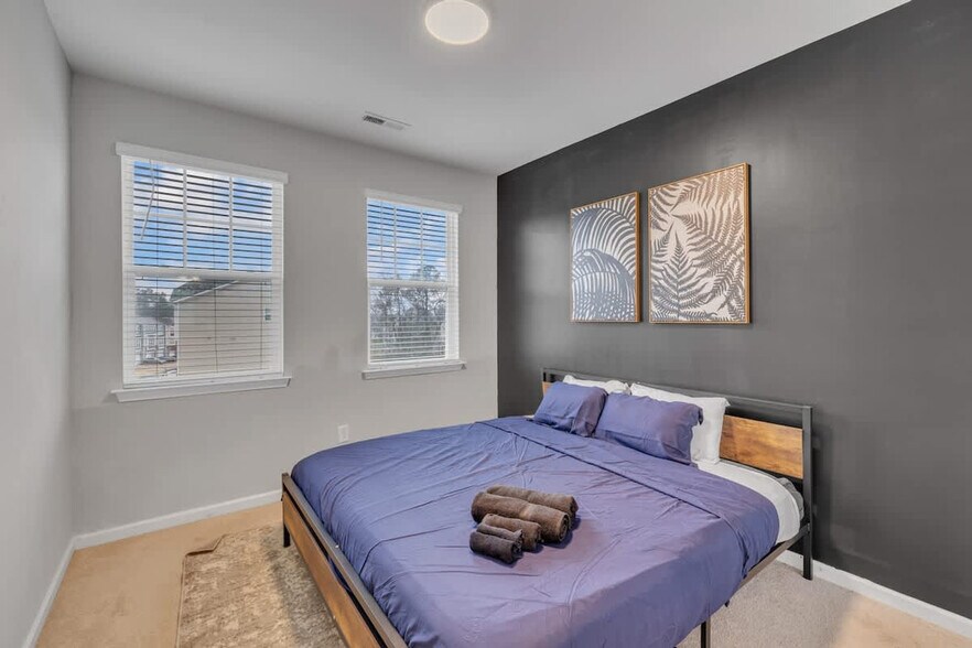 Building Photo - 2800 Saltaire Ave