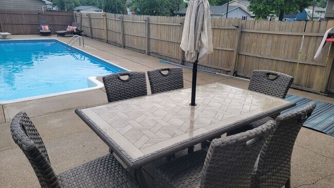 Building Photo - Private Pool, Firepit, BBQ - A FUN place to RELAX. Fully furnished and fully stocked.