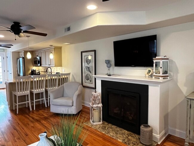 Building Photo - 629 Central Ave