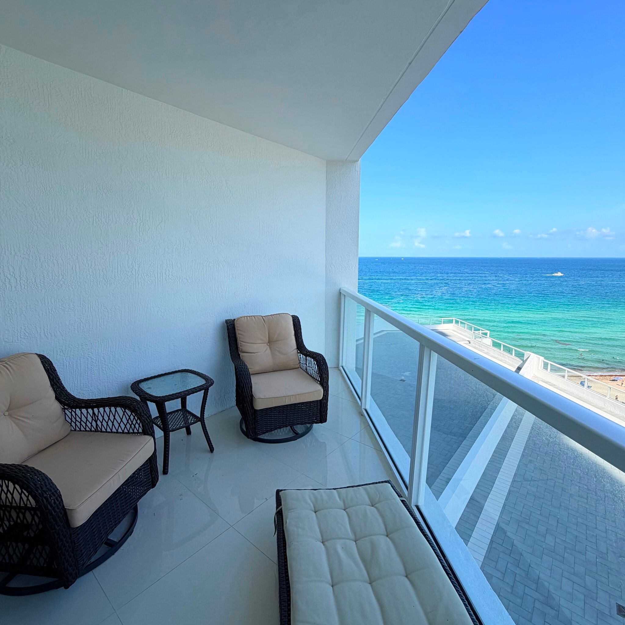 Building Photo - 16699 Collins Ave